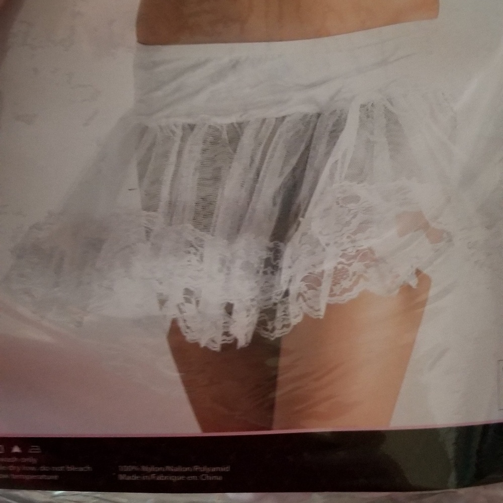 Lace skirt
